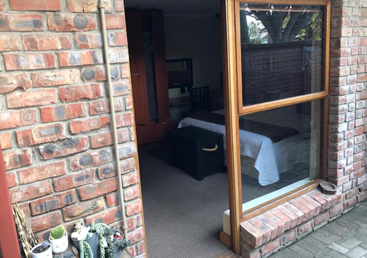 A La Martha'S Air-Port Guest House 포트엘리자베스 외부 사진