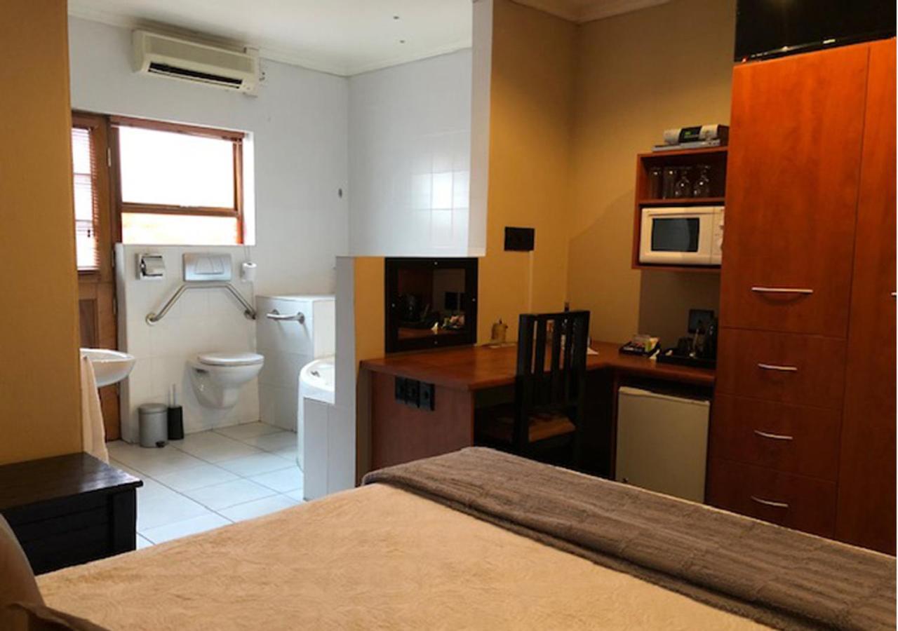 A La Martha'S Air-Port Guest House 포트엘리자베스 외부 사진